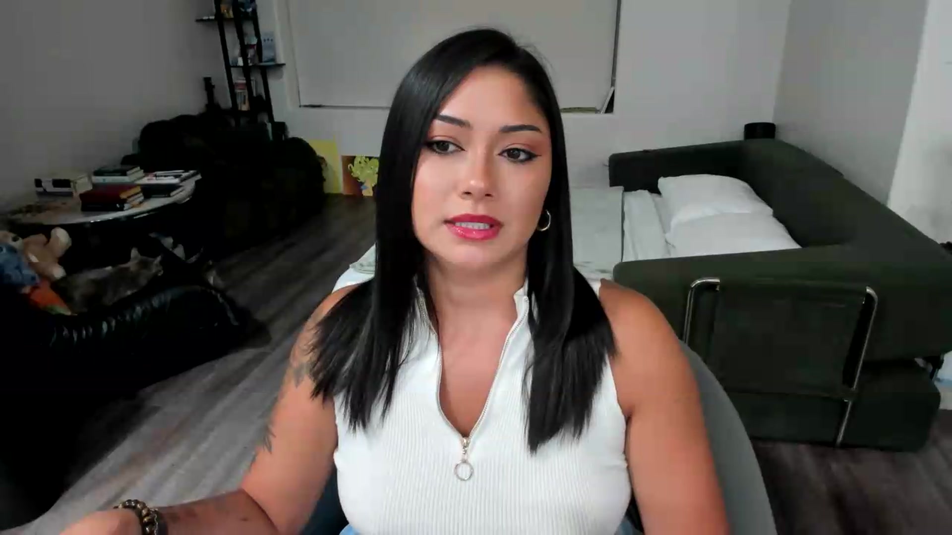 Gallery image thumbnail from YourGoddessLu's myfreecams stream on, 08/15/2026, 05:43 image 2 of 20