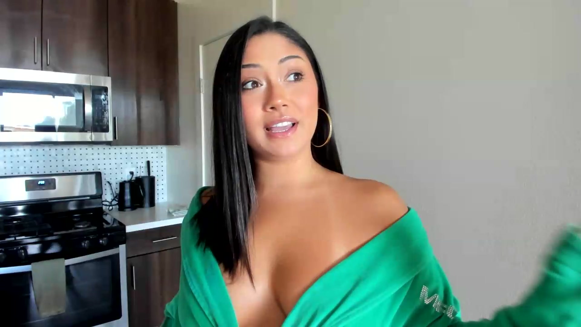Gallery image thumbnail from YourGoddessLu's myfreecams stream on, 08/15/2026, 22:08 image 2 of 20