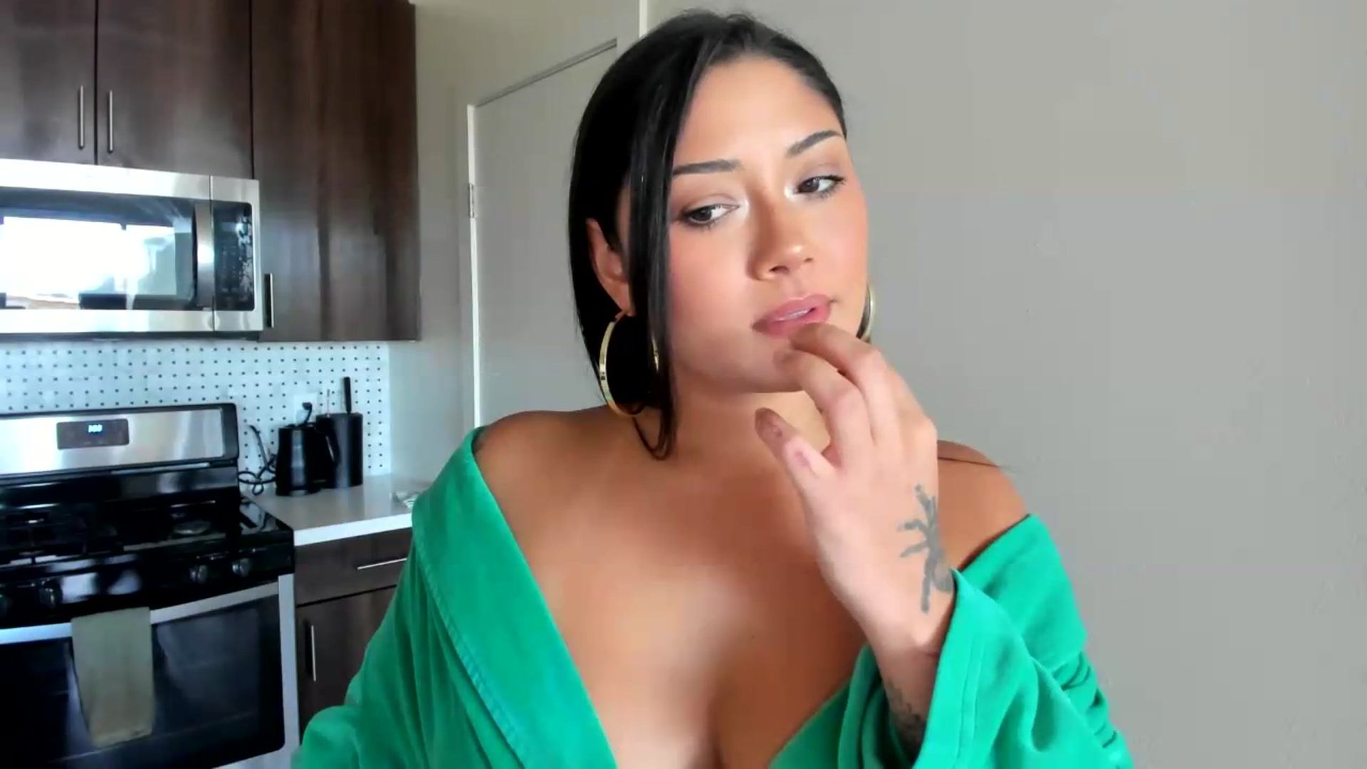 Gallery image thumbnail from YourGoddessLu's myfreecams stream on, 08/15/2026, 22:08 image 11 of 20