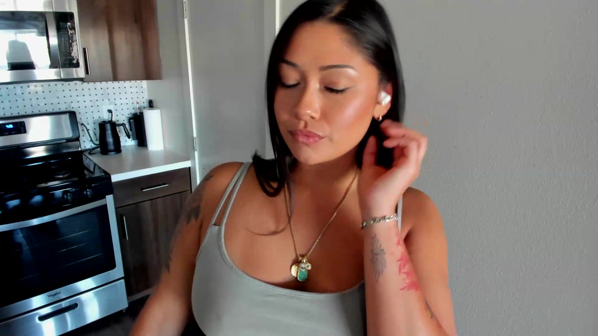 Gallery image thumbnail from YourGoddessLu's myfreecams stream on, 08/22/2026, 23:38 image 19 of 20