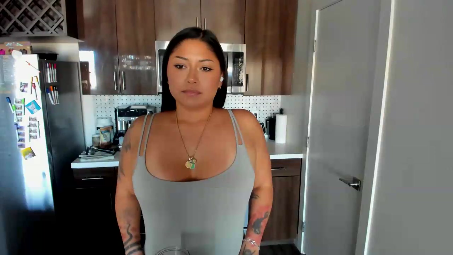 Gallery image thumbnail from YourGoddessLu's myfreecams stream on, 08/23/2026, 24:00 image 18 of 20