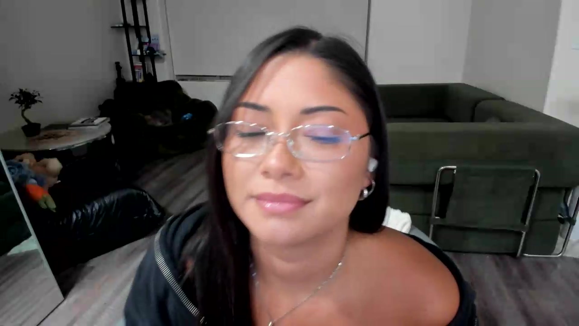 Gallery image thumbnail from YourGoddessLu's myfreecams stream on, 08/27/2026, 03:35 image 10 of 20
