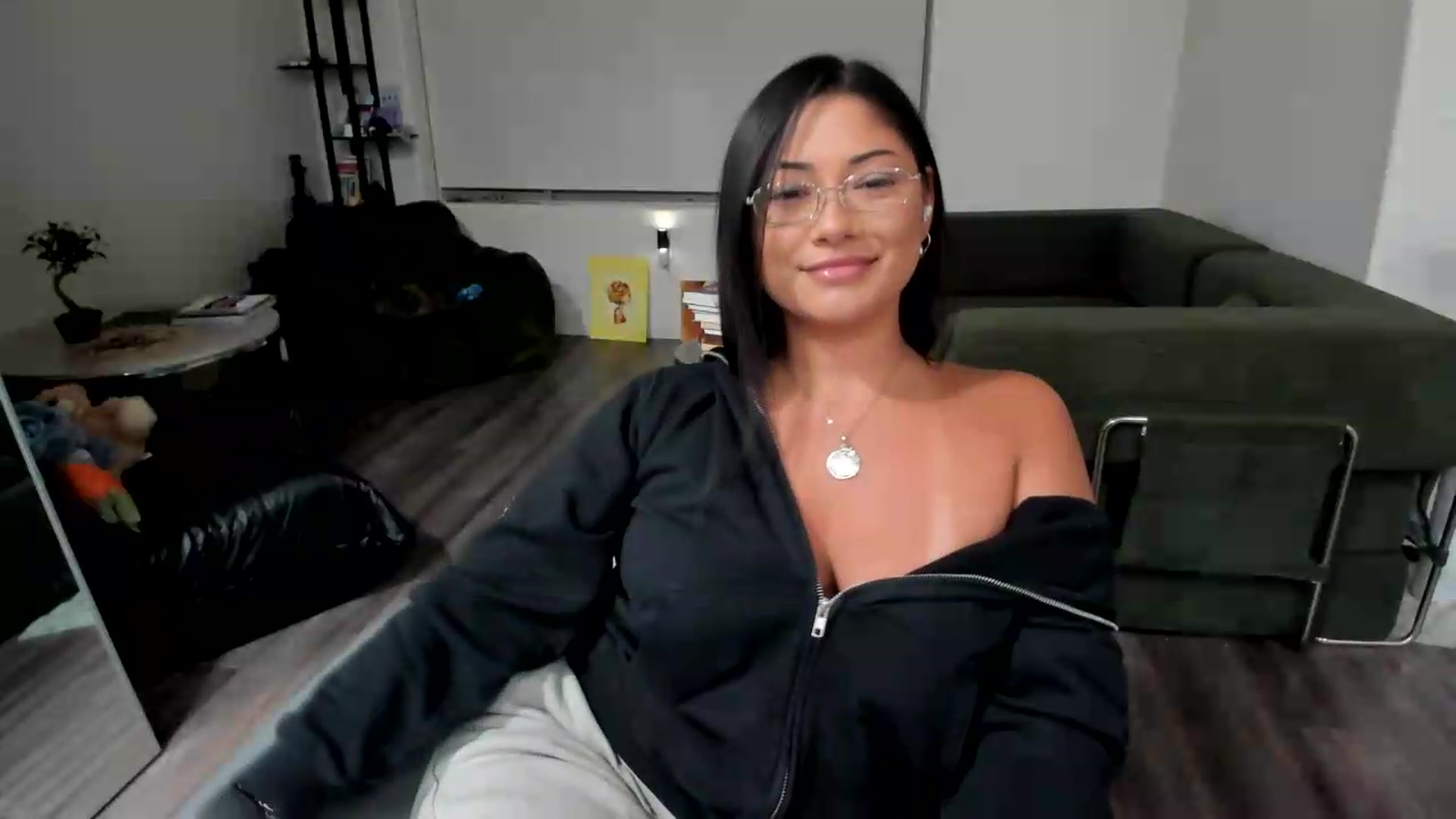 Gallery image thumbnail from YourGoddessLu's myfreecams stream on, 08/27/2026, 03:35 image 12 of 20
