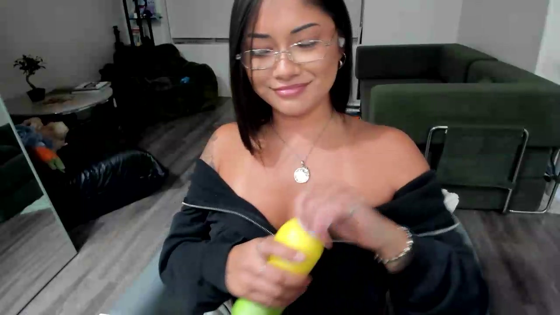 Gallery image thumbnail from YourGoddessLu's myfreecams stream on, 08/27/2026, 03:35 image 16 of 20