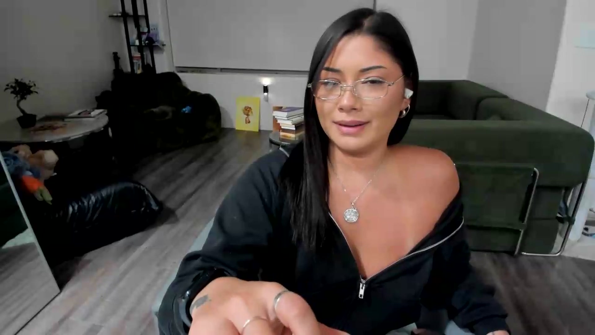Gallery image thumbnail from YourGoddessLu's myfreecams stream on, 08/27/2026, 04:02 image 19 of 20
