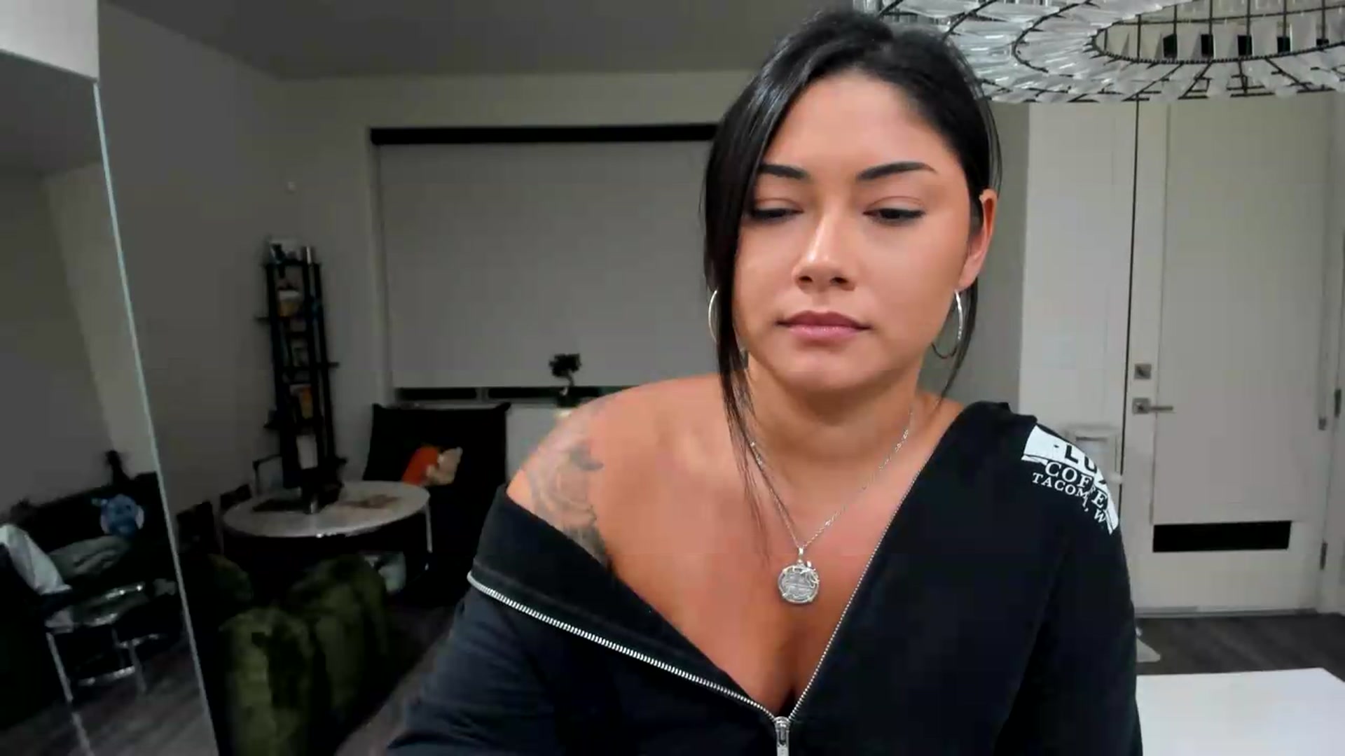 Gallery image thumbnail from YourGoddessLu's myfreecams stream on, 09/01/2026, 05:06 image 2 of 20