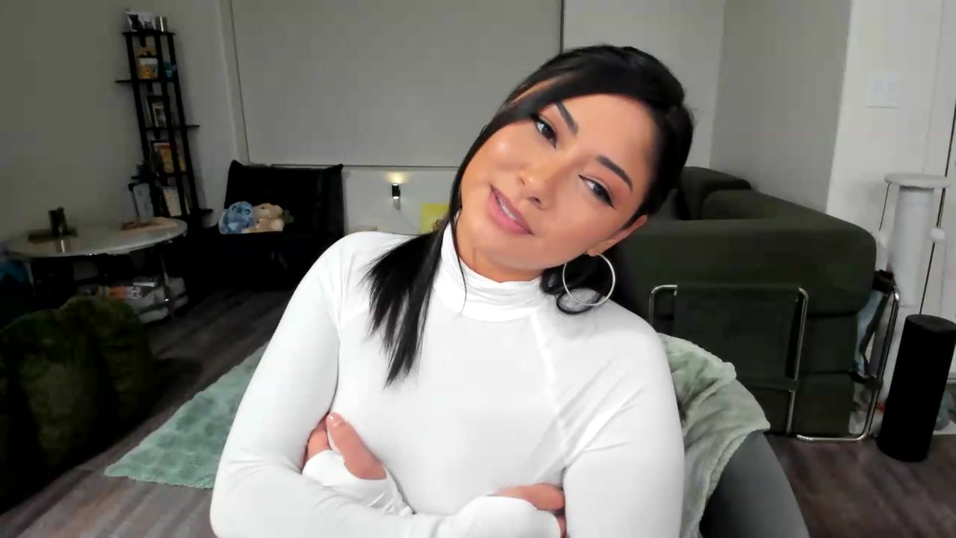 Gallery image thumbnail from YourGoddessLu's myfreecams stream on, 09/03/2026, 05:32 image 6 of 20