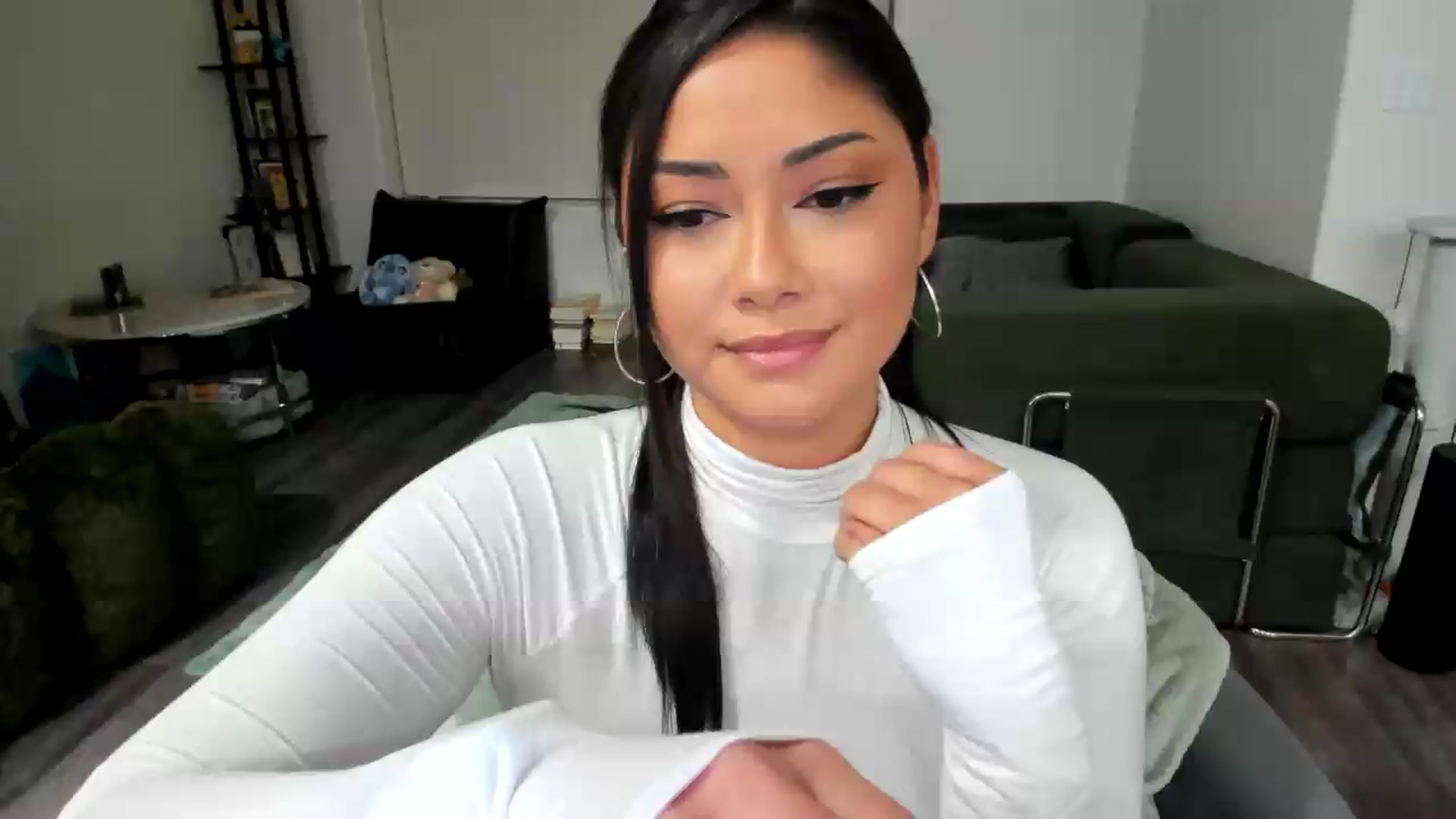 Gallery image thumbnail from YourGoddessLu's myfreecams stream on, 09/03/2026, 05:32 image 5 of 20