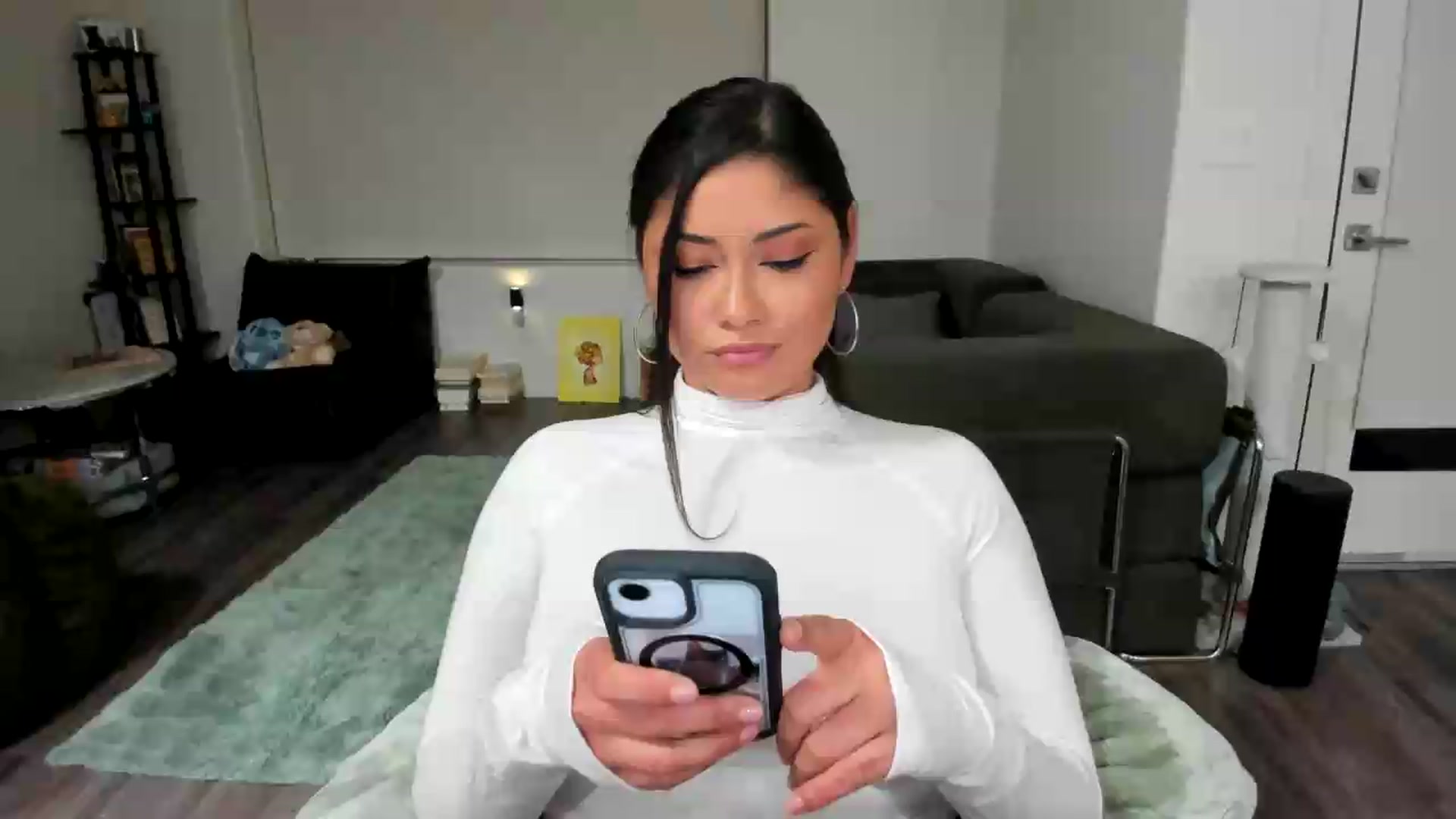 Gallery image thumbnail from YourGoddessLu's myfreecams stream on, 09/03/2026, 05:32 image 18 of 20