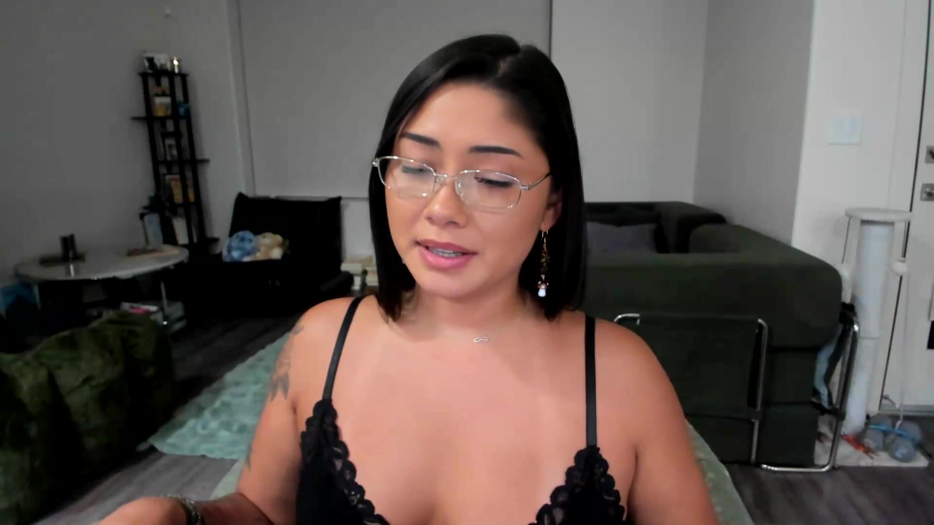 Gallery image thumbnail from YourGoddessLu's myfreecams stream on, 09/04/2026, 08:13 image 19 of 20