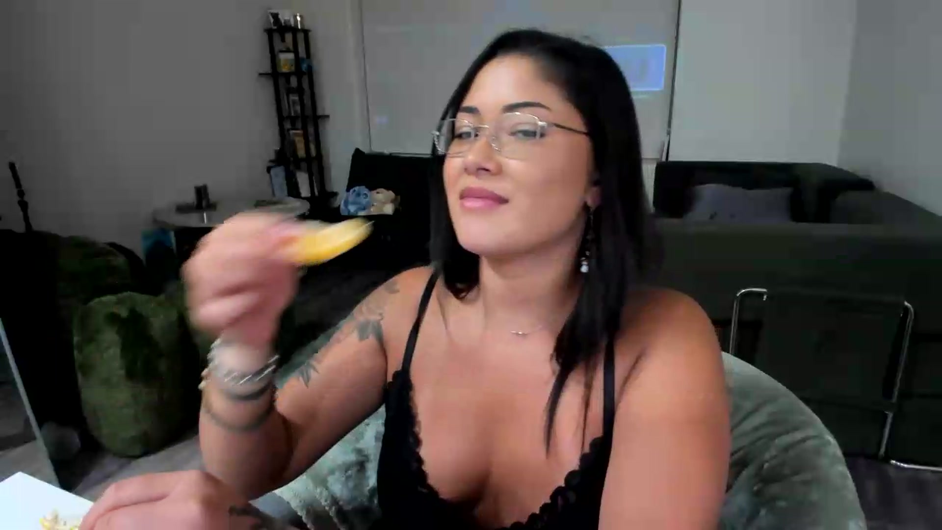 Gallery image thumbnail from YourGoddessLu's myfreecams stream on, 09/04/2026, 08:13 image 6 of 20