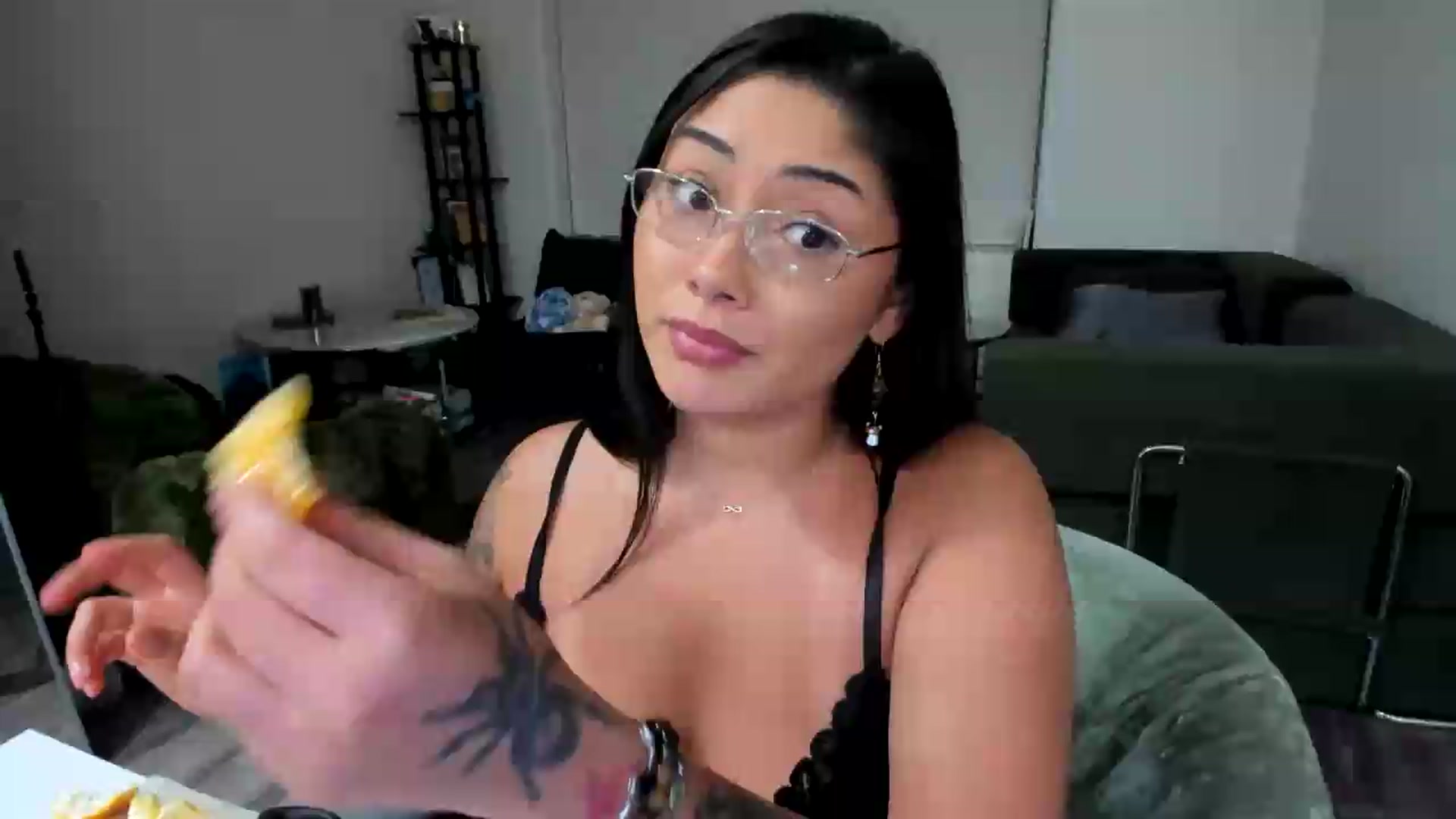 Gallery image thumbnail from YourGoddessLu's myfreecams stream on, 09/04/2026, 08:13 image 7 of 20