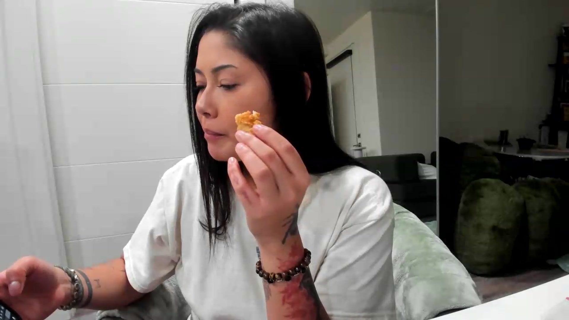 Gallery image thumbnail from YourGoddessLu's myfreecams stream on, 09/05/2026, 10:53 image 5 of 20