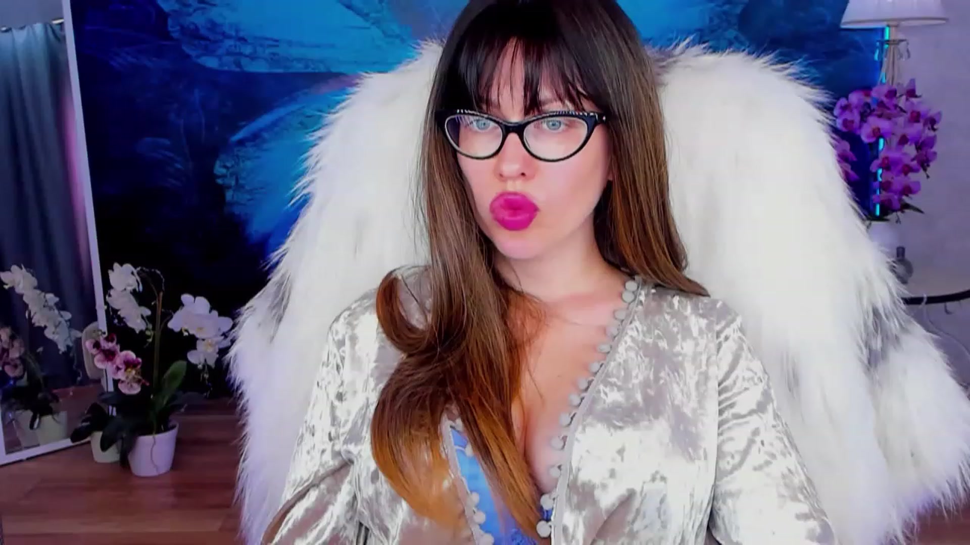Gallery image thumbnail from YourGodessDi's myfreecams stream on, 02/23/2023, 12:42 image 10 of 20