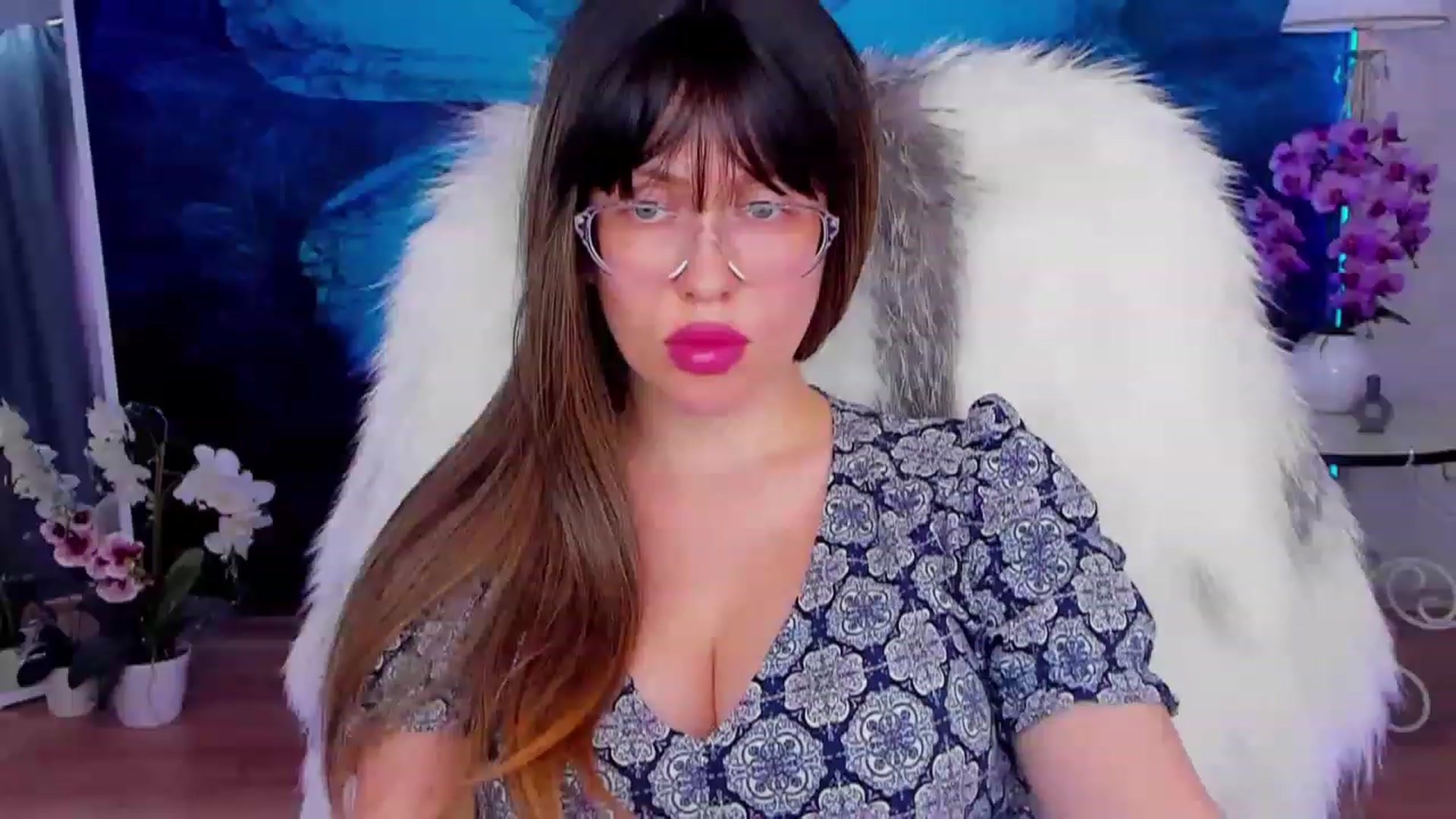 Gallery image thumbnail from YourGodessDi's myfreecams stream on, 03/19/2023, 12:49 image 6 of 20