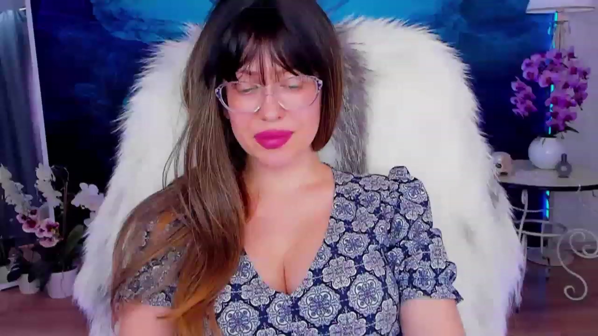 Gallery image thumbnail from YourGodessDi's myfreecams stream on, 03/19/2023, 12:49 image 19 of 20