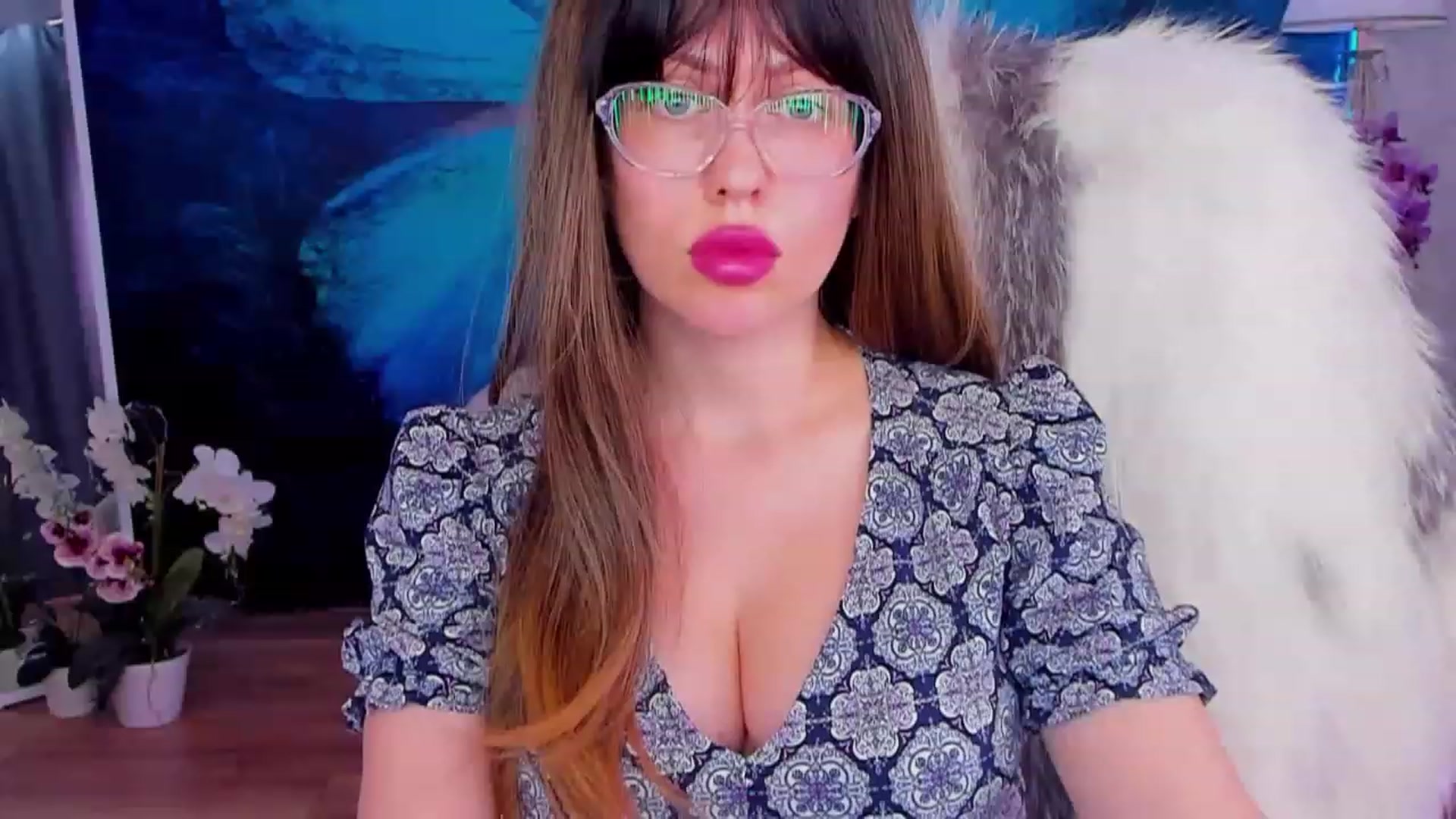 Gallery image thumbnail from YourGodessDi's myfreecams stream on, 03/19/2023, 13:27 image 3 of 20