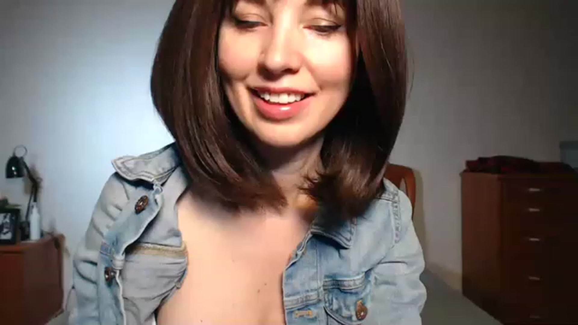 Gallery image thumbnail from YourLia's myfreecams stream on, 04/23/2023, 24:18 image 12 of 20