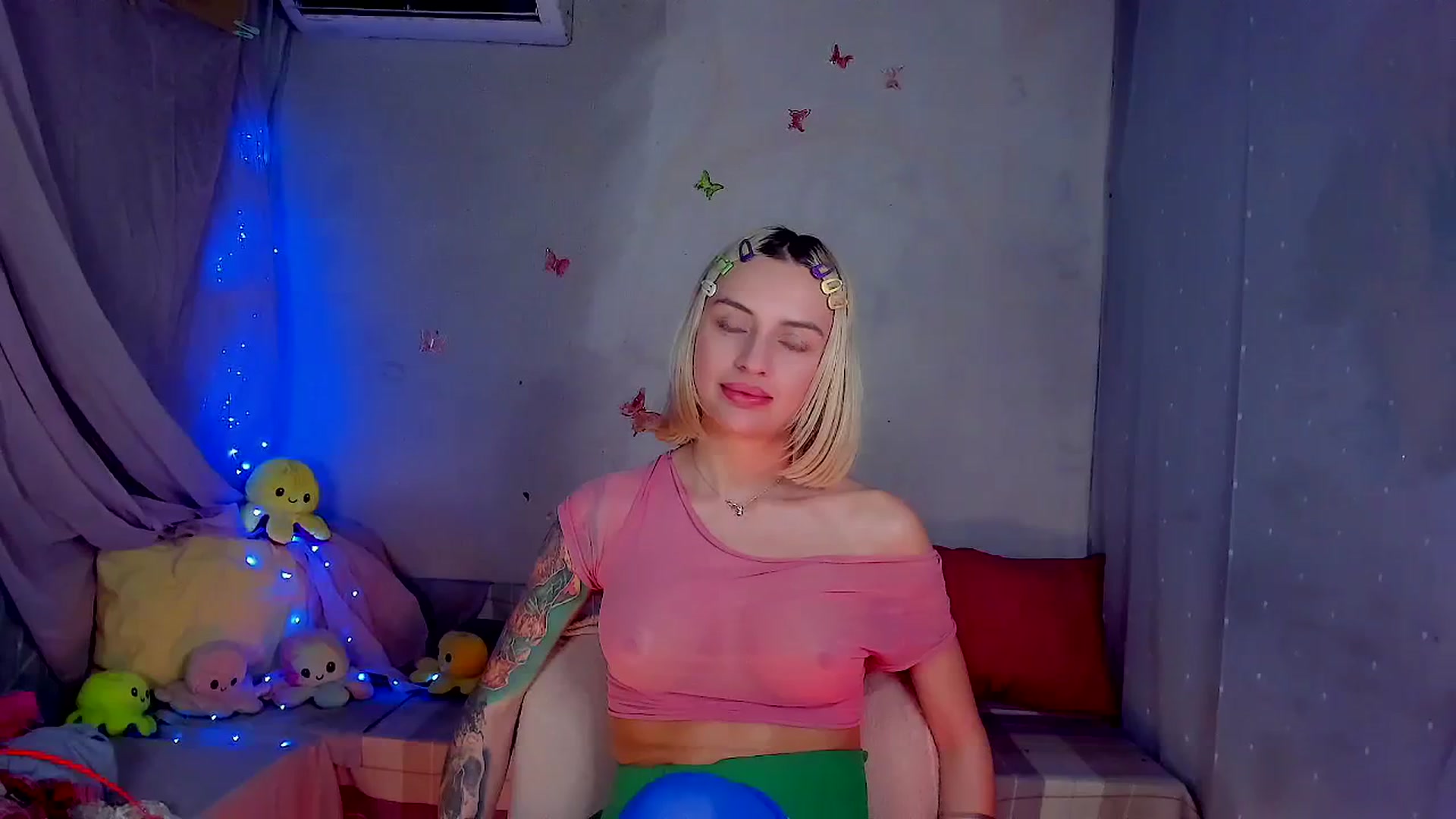 Gallery image thumbnail from YourLizzyDoll's myfreecams stream on, 02/25/2026, 24:02 image 17 of 20