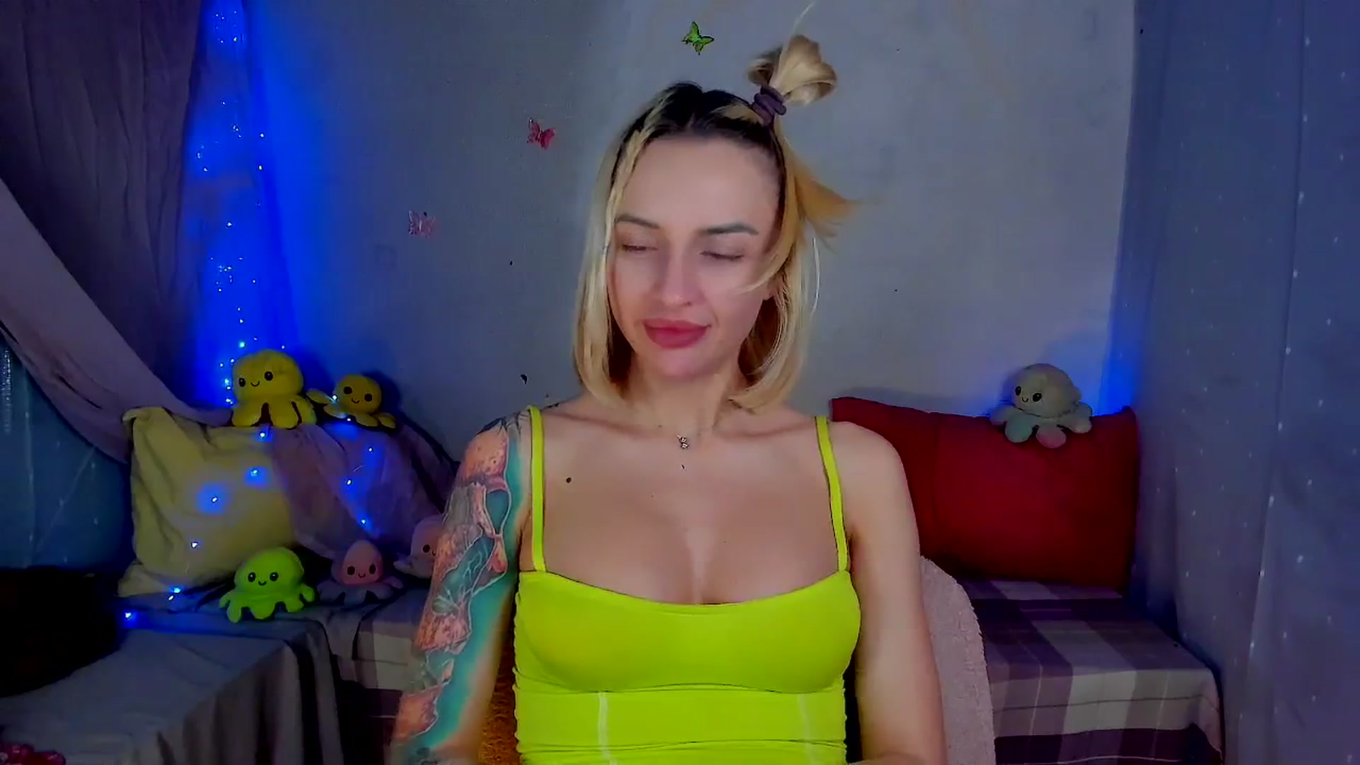 Gallery image thumbnail from YourLizzyDoll's myfreecams stream on, 03/13/2026, 03:13 image 10 of 20