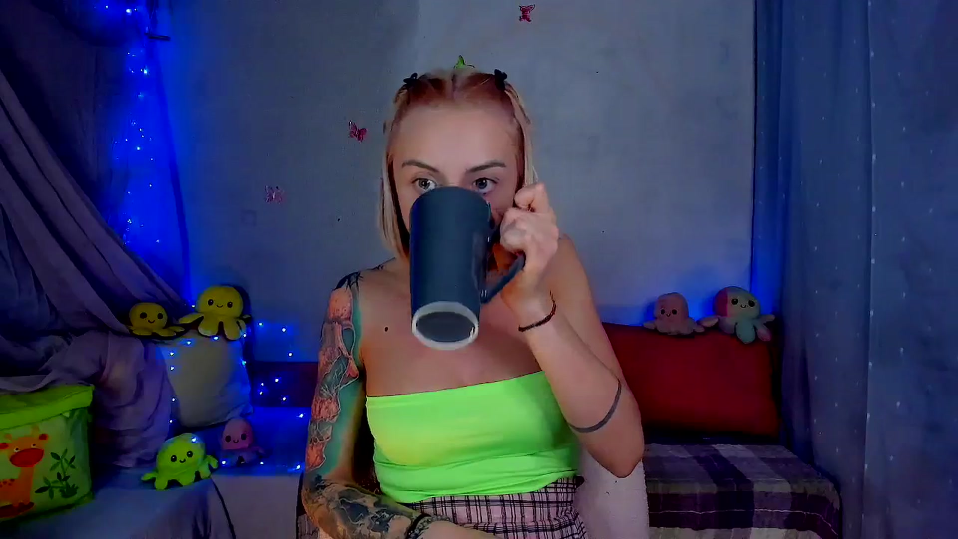 Gallery image thumbnail from YourLizzyDoll's myfreecams stream on, 03/17/2026, 03:10 image 16 of 20