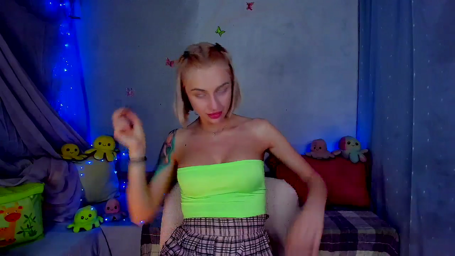 Gallery image thumbnail from YourLizzyDoll's myfreecams stream on, 03/17/2026, 03:10 image 17 of 20