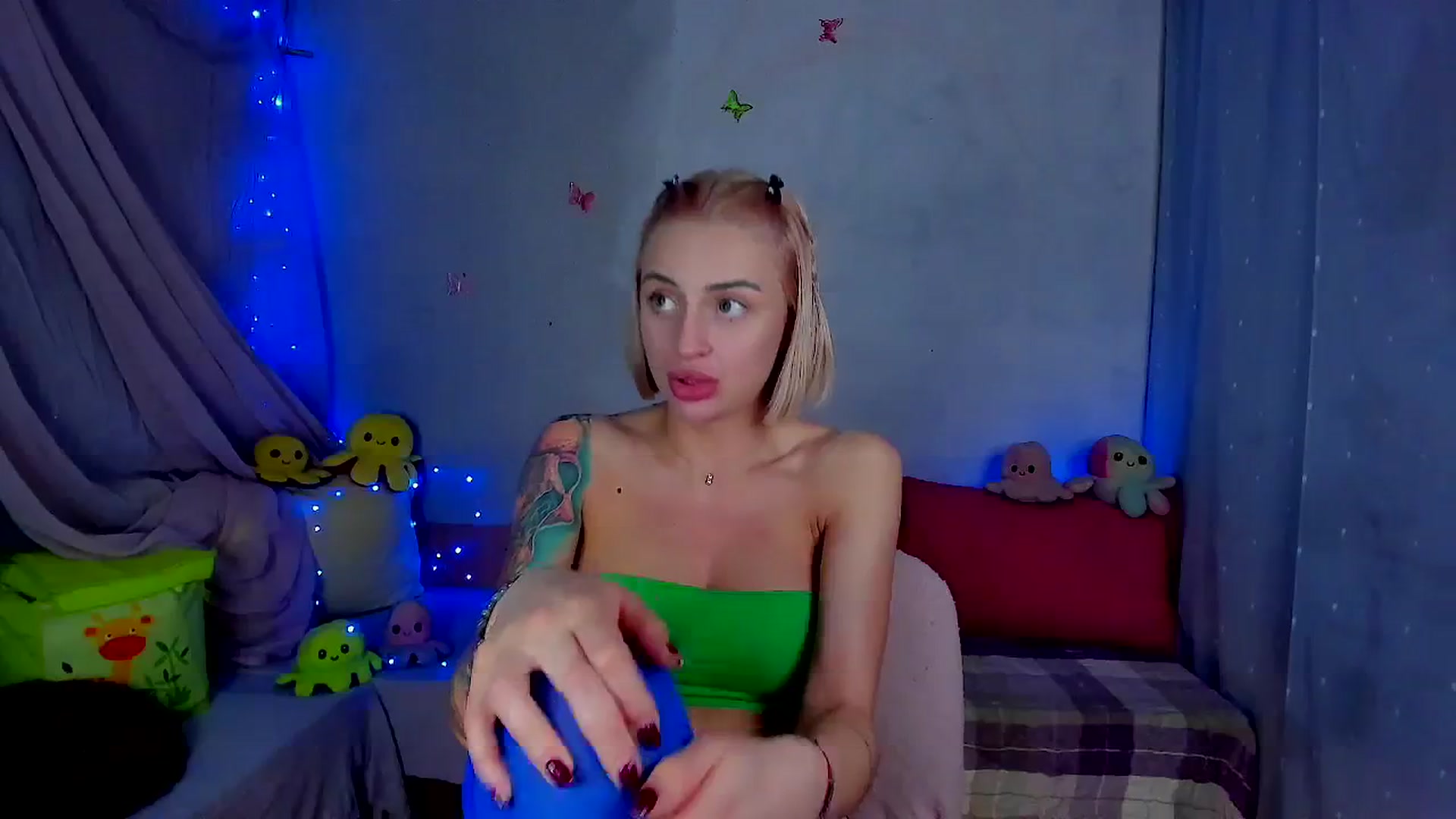 Gallery image thumbnail from YourLizzyDoll's myfreecams stream on, 03/17/2026, 03:10 image 6 of 20