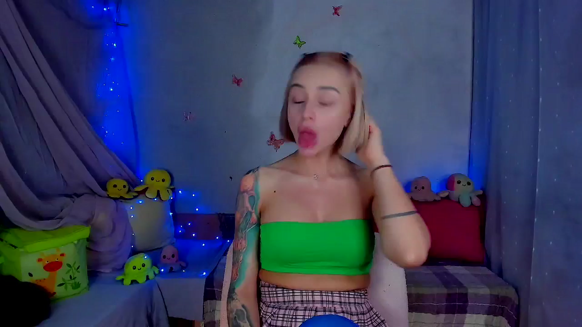 Gallery image thumbnail from YourLizzyDoll's myfreecams stream on, 03/17/2026, 03:10 image 1 of 20