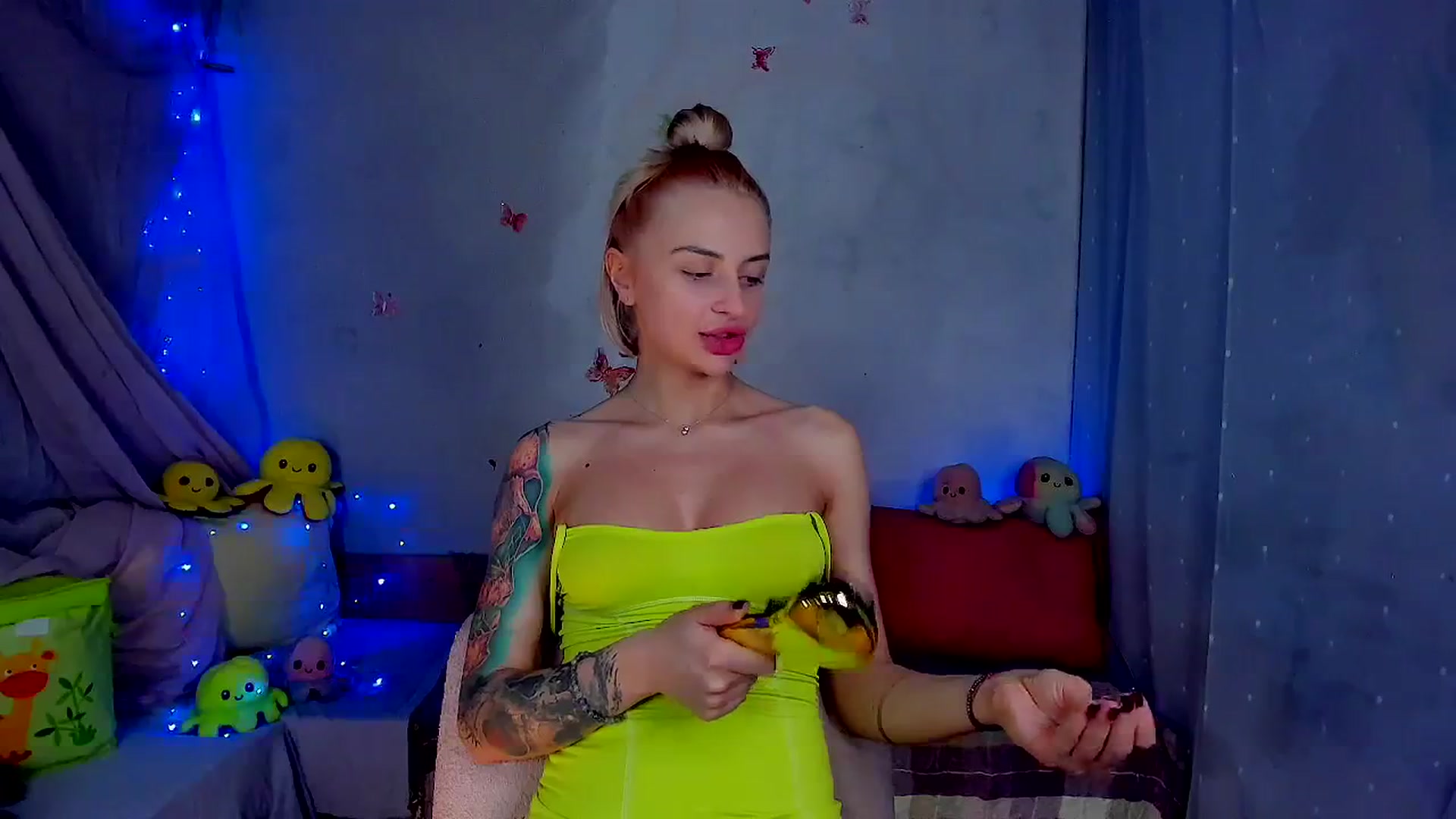 Gallery image thumbnail from YourLizzyDoll's myfreecams stream on, 03/18/2026, 03:20 image 5 of 20