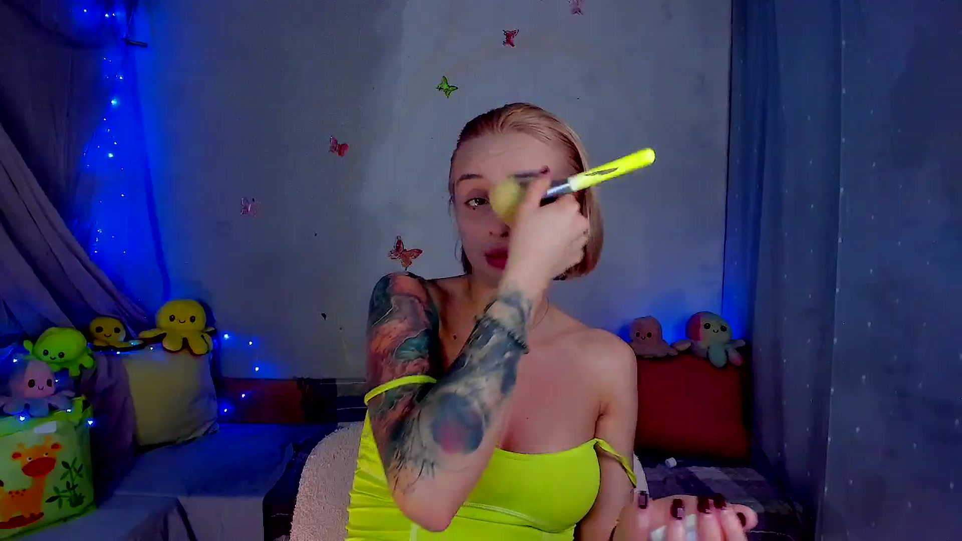 Gallery image thumbnail from YourLizzyDoll's myfreecams stream on, 03/18/2026, 03:20 image 17 of 20