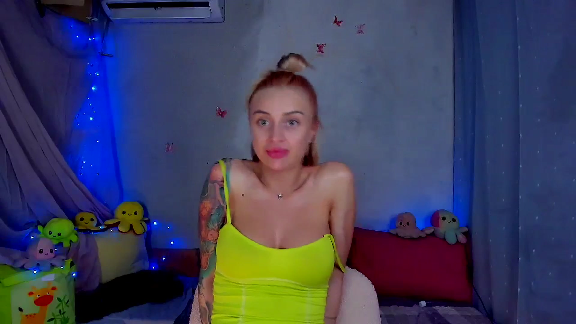 Gallery image thumbnail from YourLizzyDoll's myfreecams stream on, 03/18/2026, 03:20 image 13 of 20