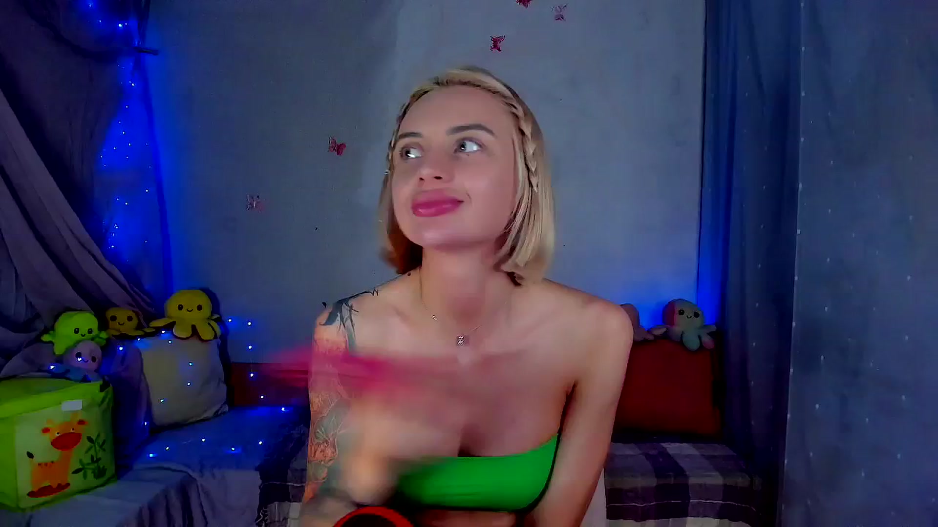 Gallery image thumbnail from YourLizzyDoll's myfreecams stream on, 03/25/2026, 24:04 image 1 of 20