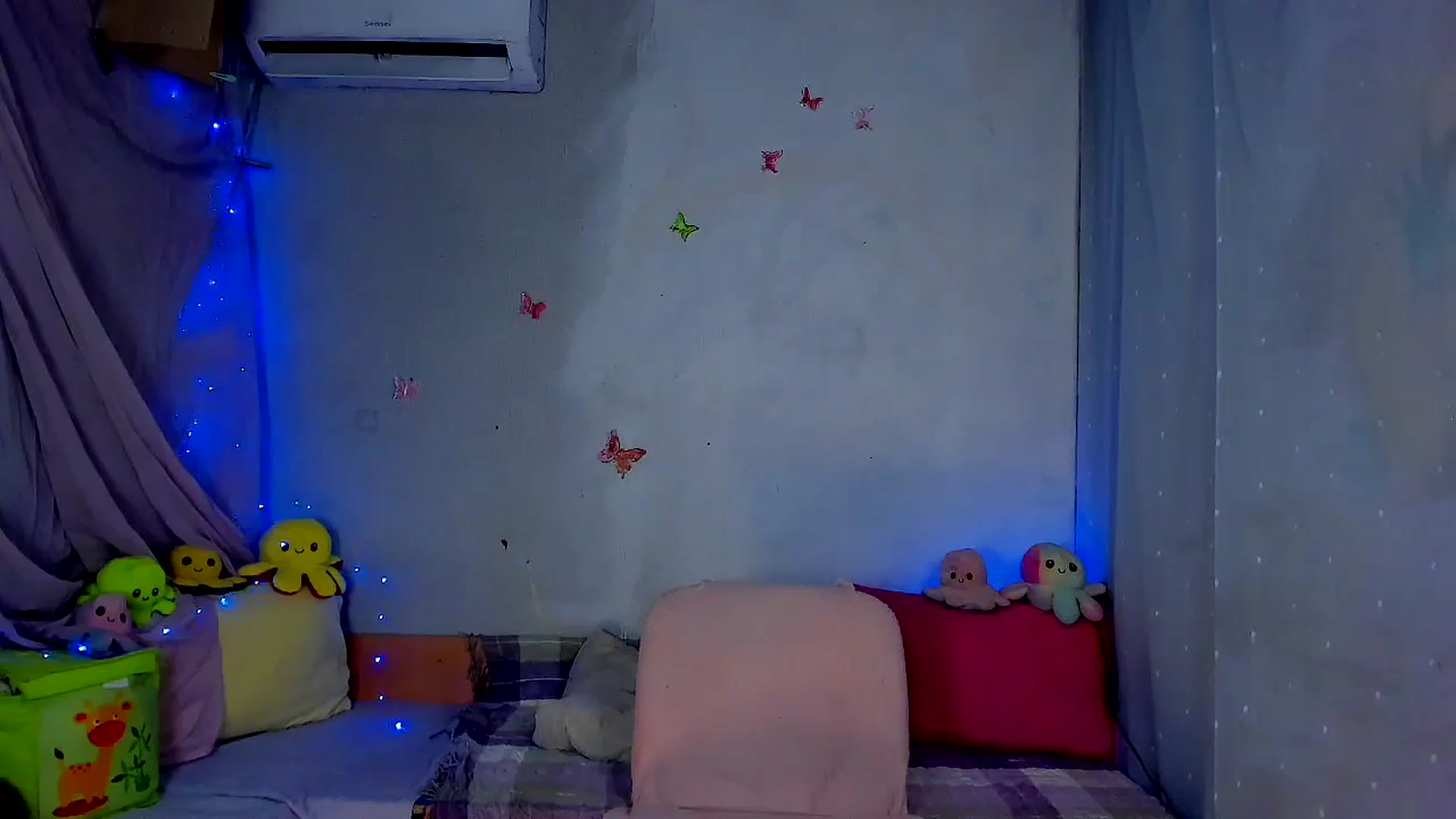 Gallery image thumbnail from YourLizzyDoll's myfreecams stream on, 03/29/2026, 24:20 image 2 of 20