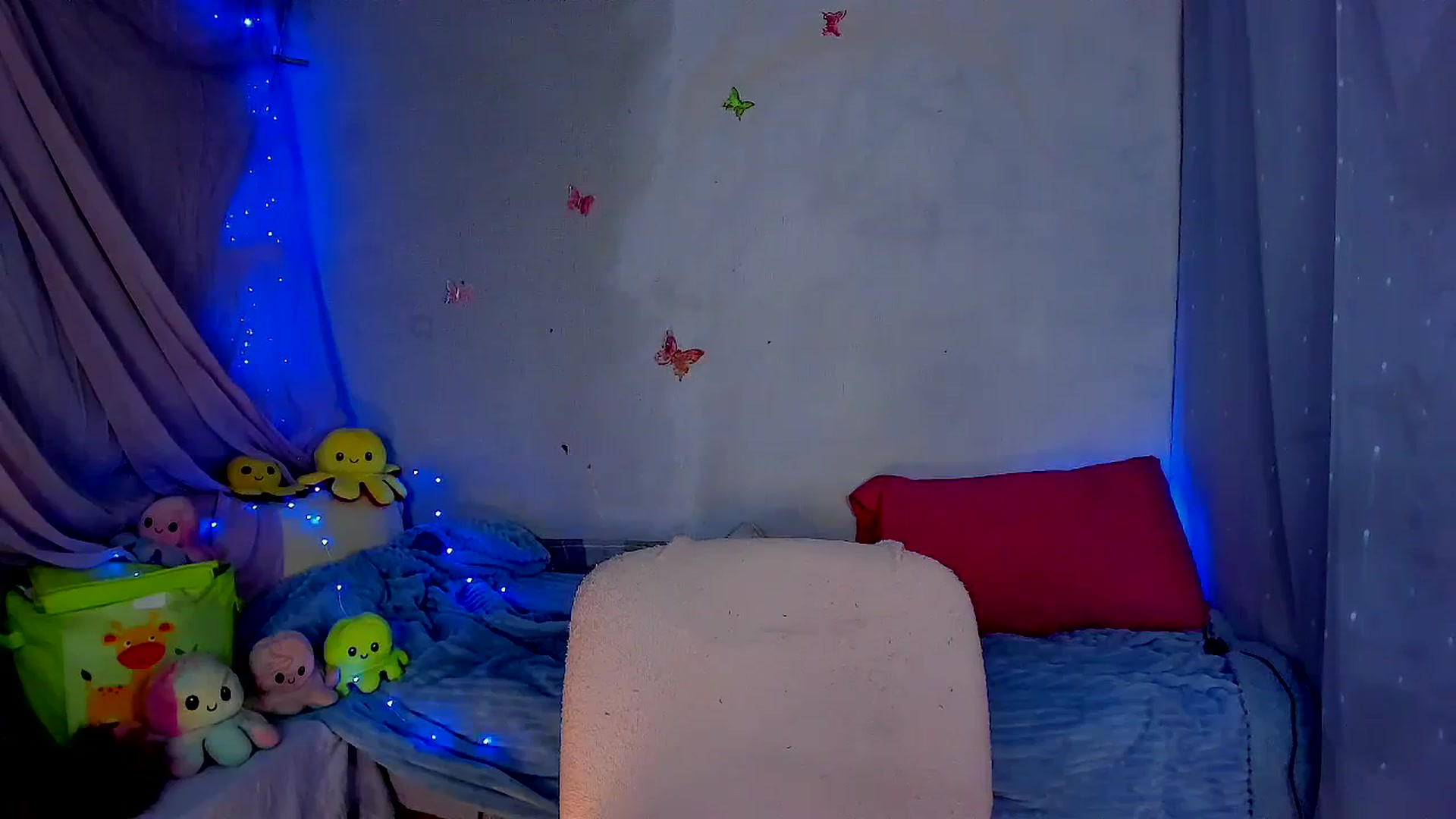 Gallery image thumbnail from YourLizzyDoll's myfreecams stream on, 04/02/2026, 24:05 image 16 of 20