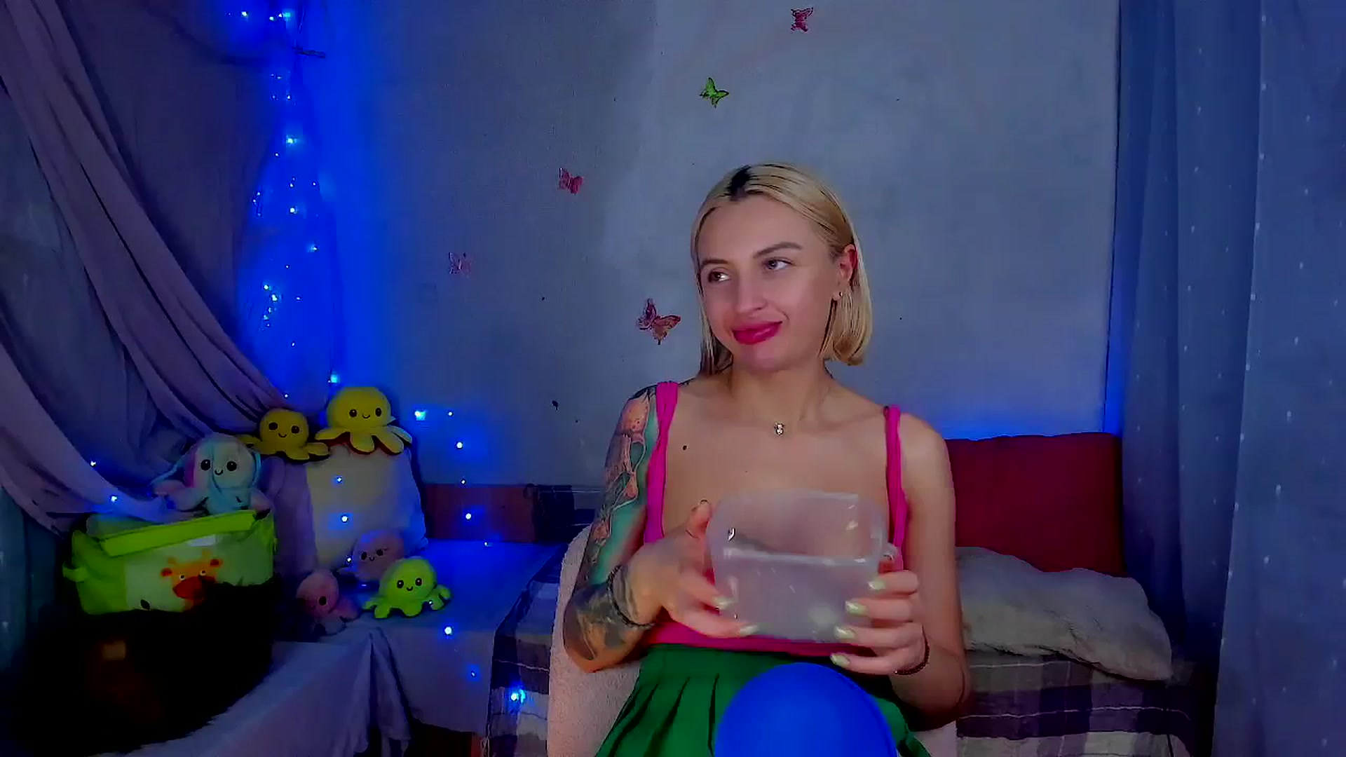 Gallery image thumbnail from YourLizzyDoll's myfreecams stream on, 04/10/2026, 02:24 image 14 of 20
