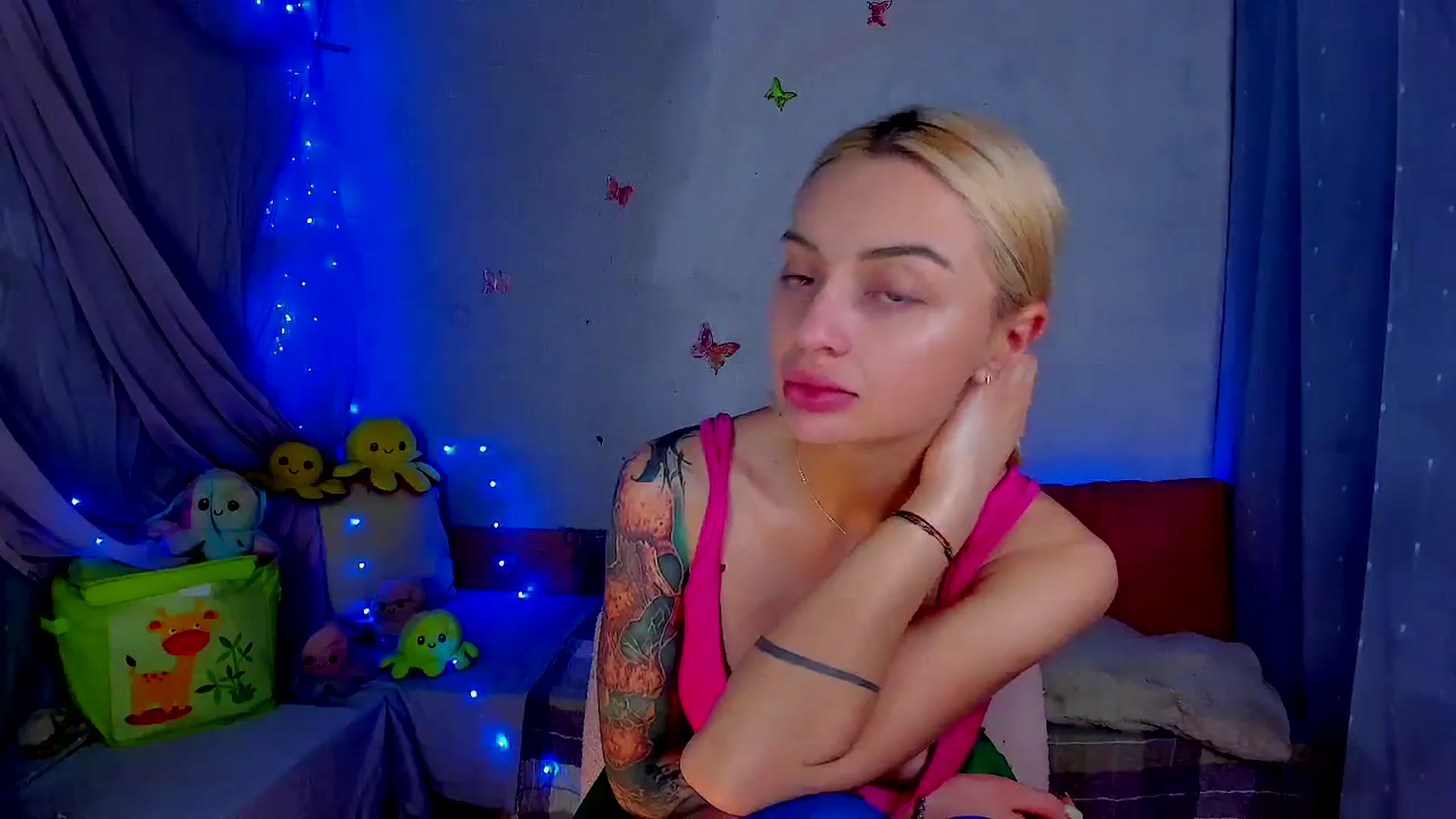 Gallery image thumbnail from YourLizzyDoll's myfreecams stream on, 04/10/2026, 02:24 image 18 of 20