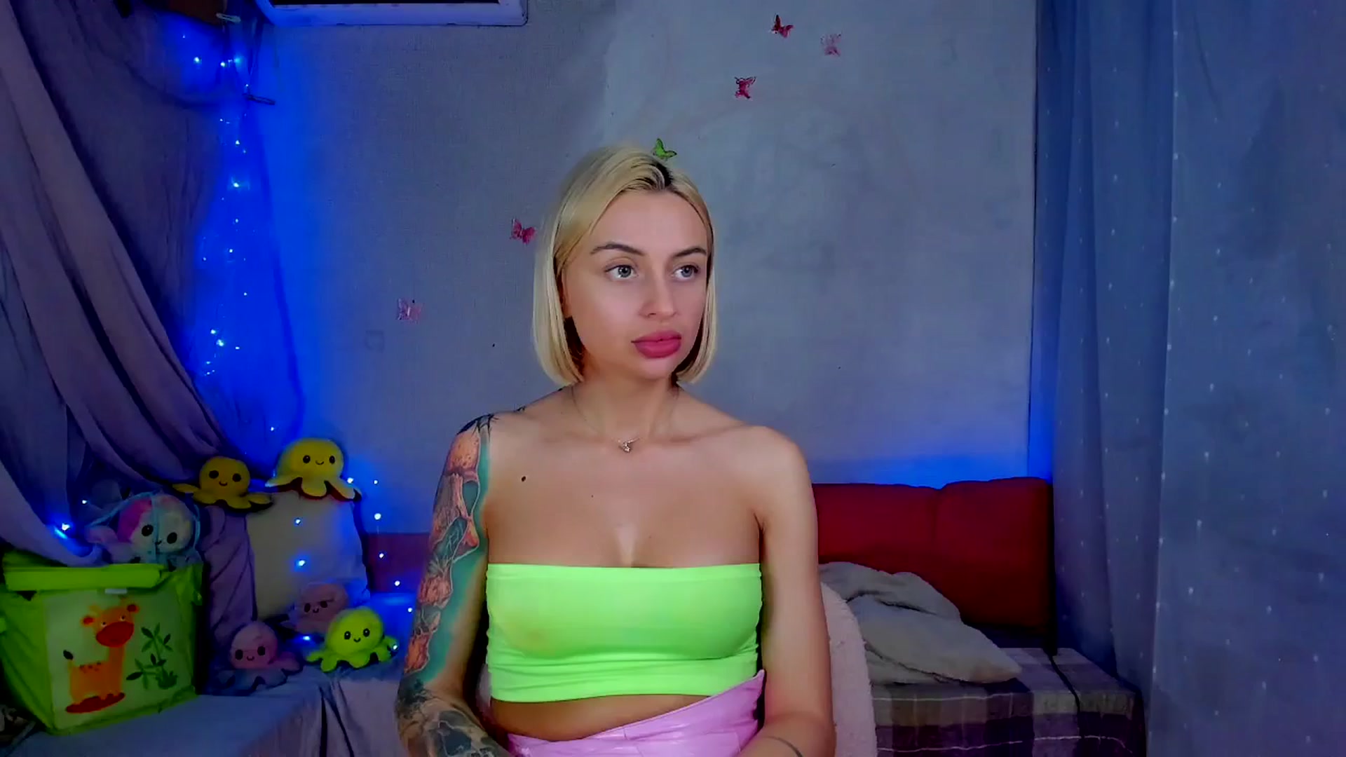 Gallery image thumbnail from YourLizzyDoll's myfreecams stream on, 04/13/2026, 24:03 image 3 of 20