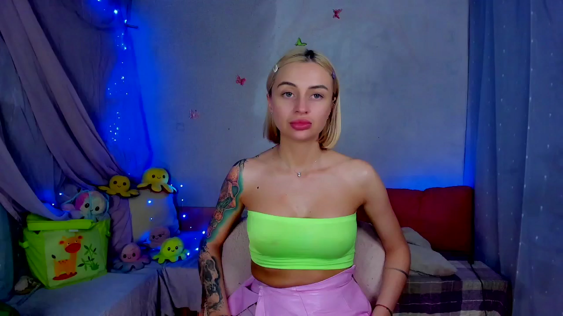 Gallery image thumbnail from YourLizzyDoll's myfreecams stream on, 04/13/2026, 24:03 image 17 of 20