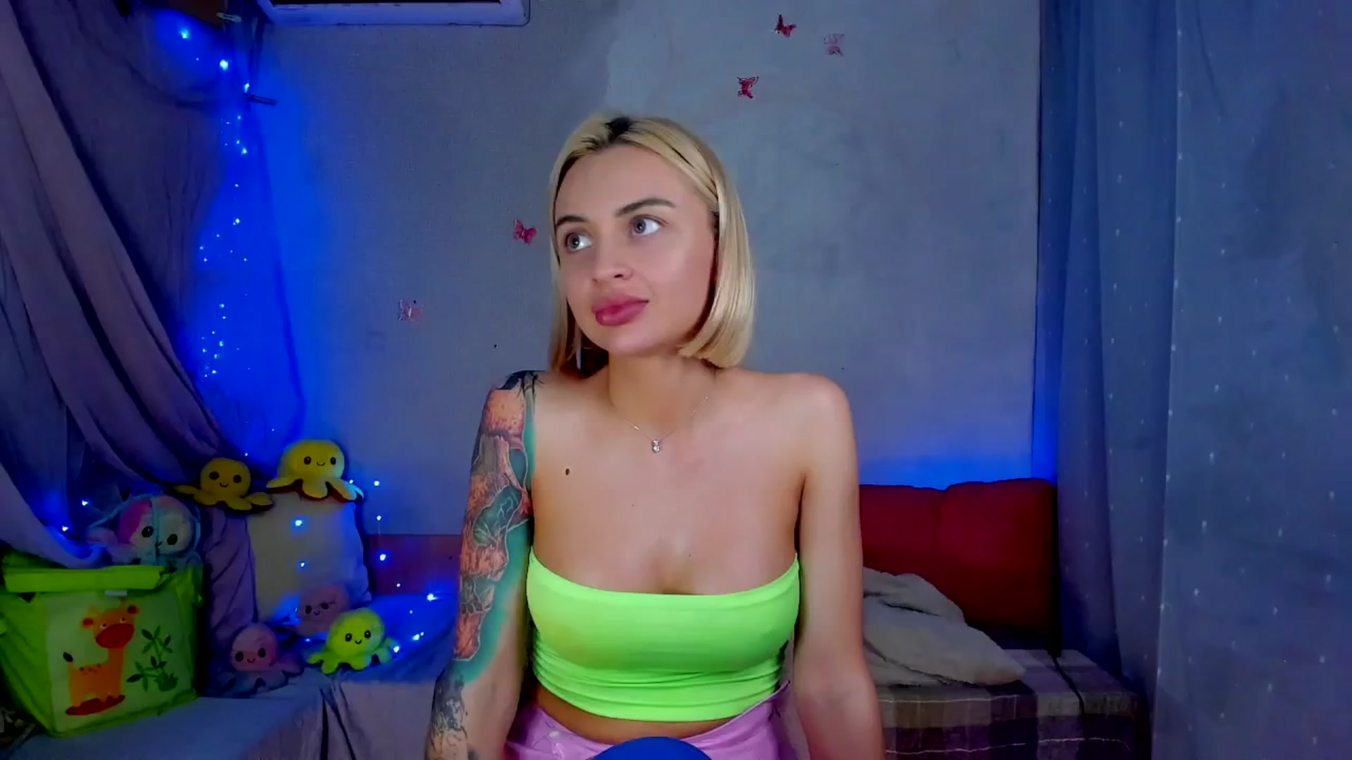 Gallery image thumbnail from YourLizzyDoll's myfreecams stream on, 04/13/2026, 24:03 image 2 of 20