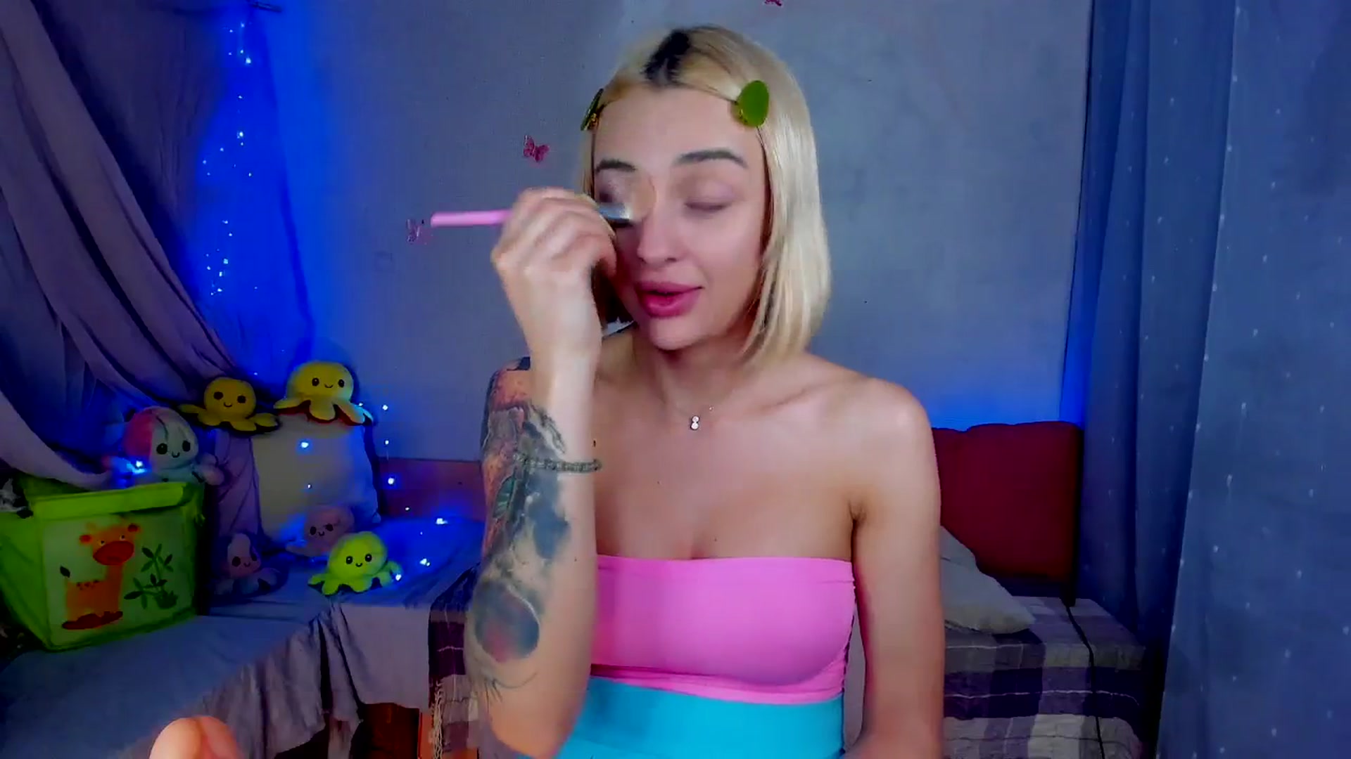 Gallery image thumbnail from YourLizzyDoll's myfreecams stream on, 04/14/2026, 24:55 image 16 of 20
