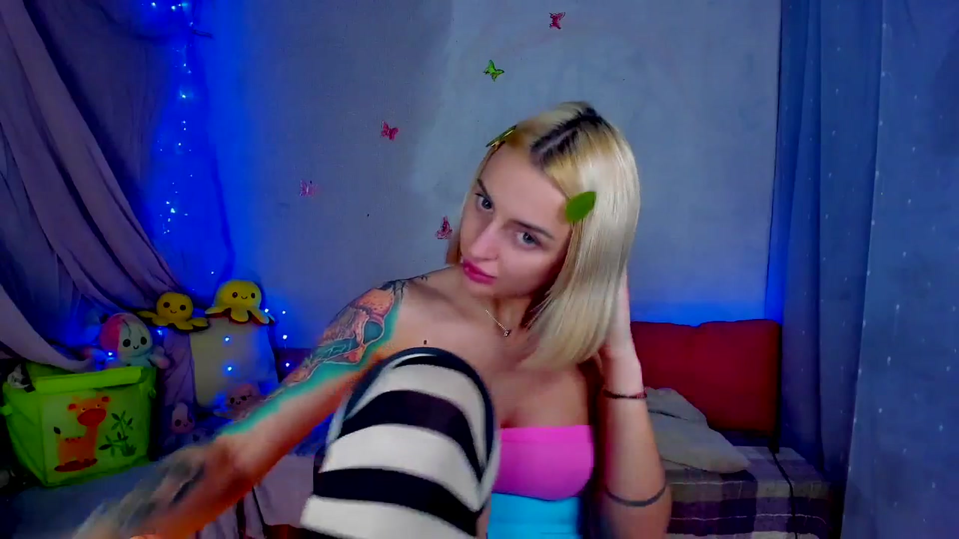 Gallery image thumbnail from YourLizzyDoll's myfreecams stream on, 04/14/2026, 24:55 image 17 of 20