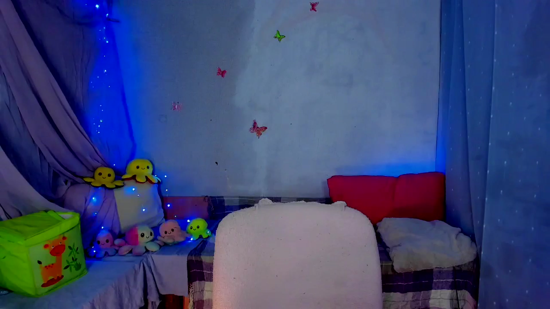 Gallery image thumbnail from YourLizzyDoll's myfreecams stream on, 04/18/2026, 24:05 image 7 of 20