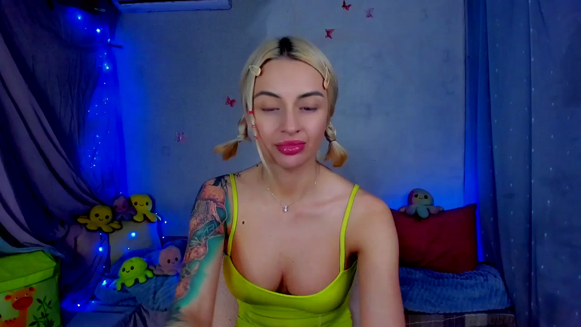 Gallery image thumbnail from YourLizzyDoll's myfreecams stream on, 04/21/2026, 24:04 image 18 of 20