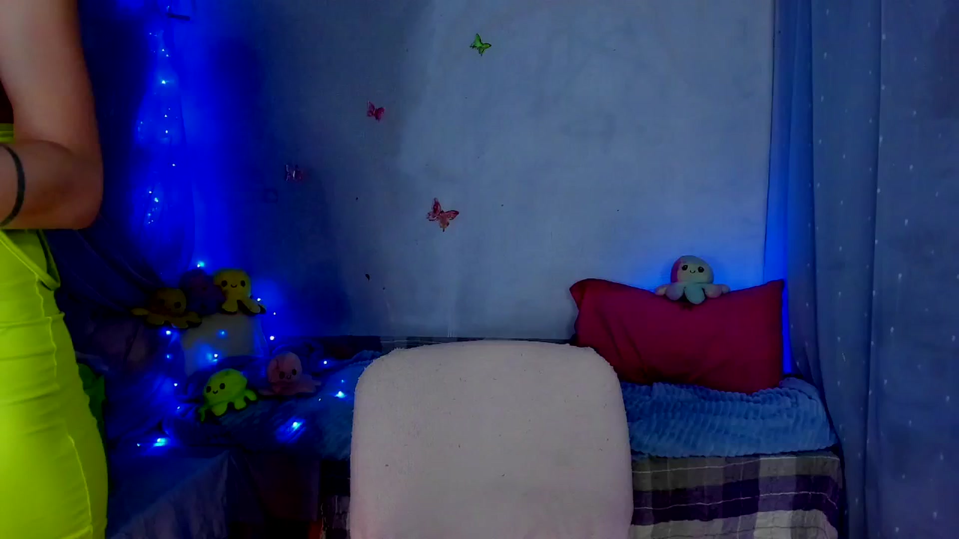 Gallery image thumbnail from YourLizzyDoll's myfreecams stream on, 04/21/2026, 24:04 image 6 of 20