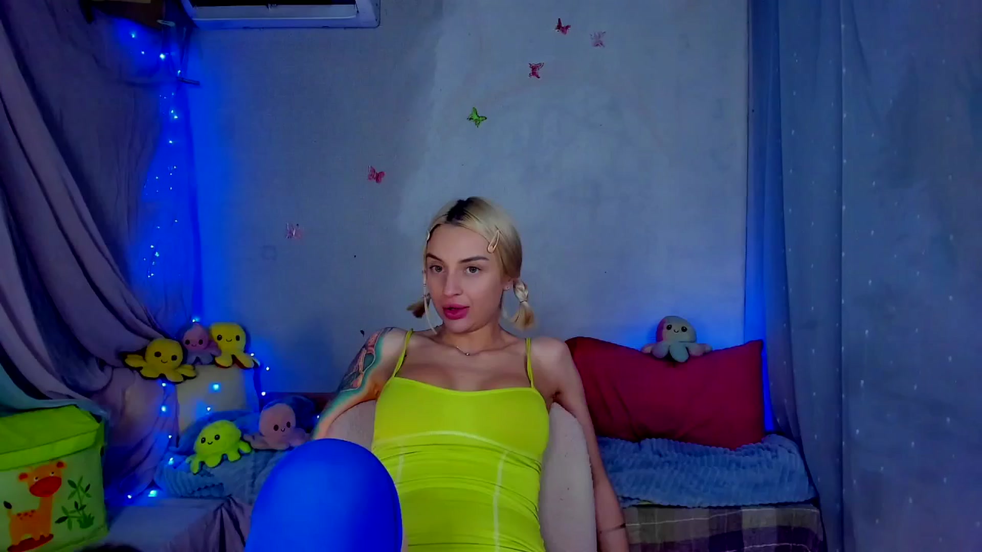 Gallery image thumbnail from YourLizzyDoll's myfreecams stream on, 04/21/2026, 03:05 image 6 of 20