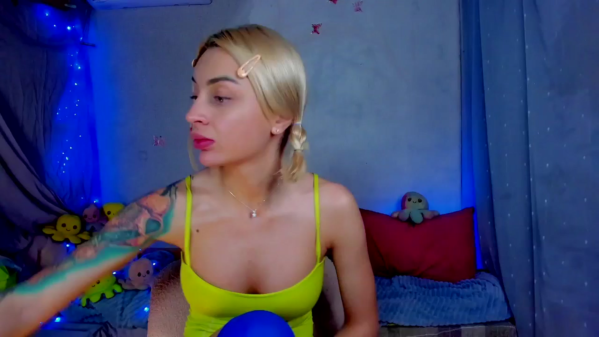 Gallery image thumbnail from YourLizzyDoll's myfreecams stream on, 04/21/2026, 03:05 image 20 of 20