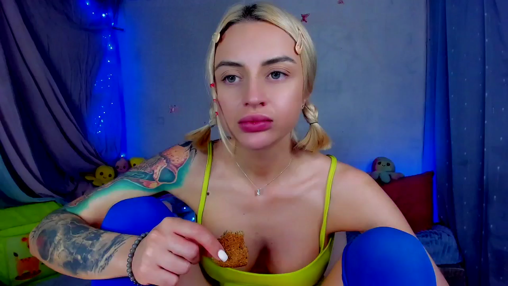 Gallery image thumbnail from YourLizzyDoll's myfreecams stream on, 04/21/2026, 03:05 image 15 of 20