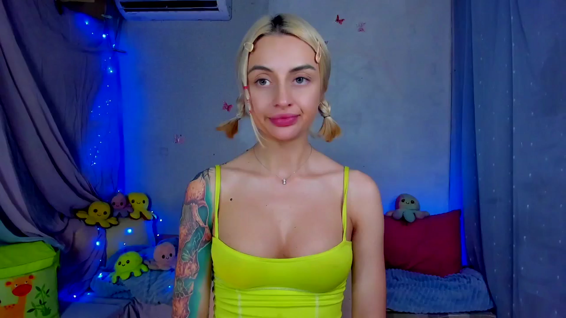 Gallery image thumbnail from YourLizzyDoll's myfreecams stream on, 04/21/2026, 03:05 image 17 of 20