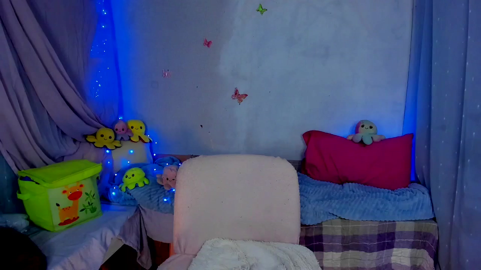 Gallery image thumbnail from YourLizzyDoll's myfreecams stream on, 04/22/2026, 03:15 image 6 of 20