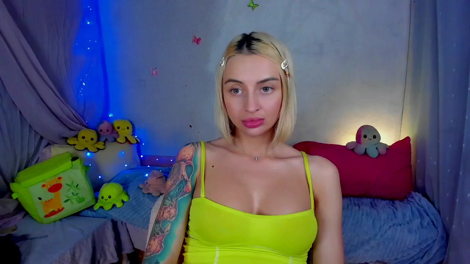 Gallery image thumbnail from YourLizzyDoll's myfreecams stream on, 04/26/2026, 24:13 image 15 of 20